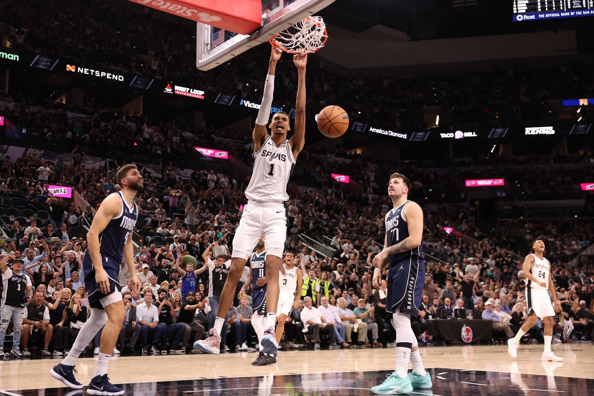 San Antonio Spurs v Dallas Mavericks
