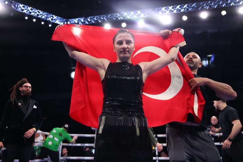 Elif Nur Turhan celebrates beating Shauna Browne