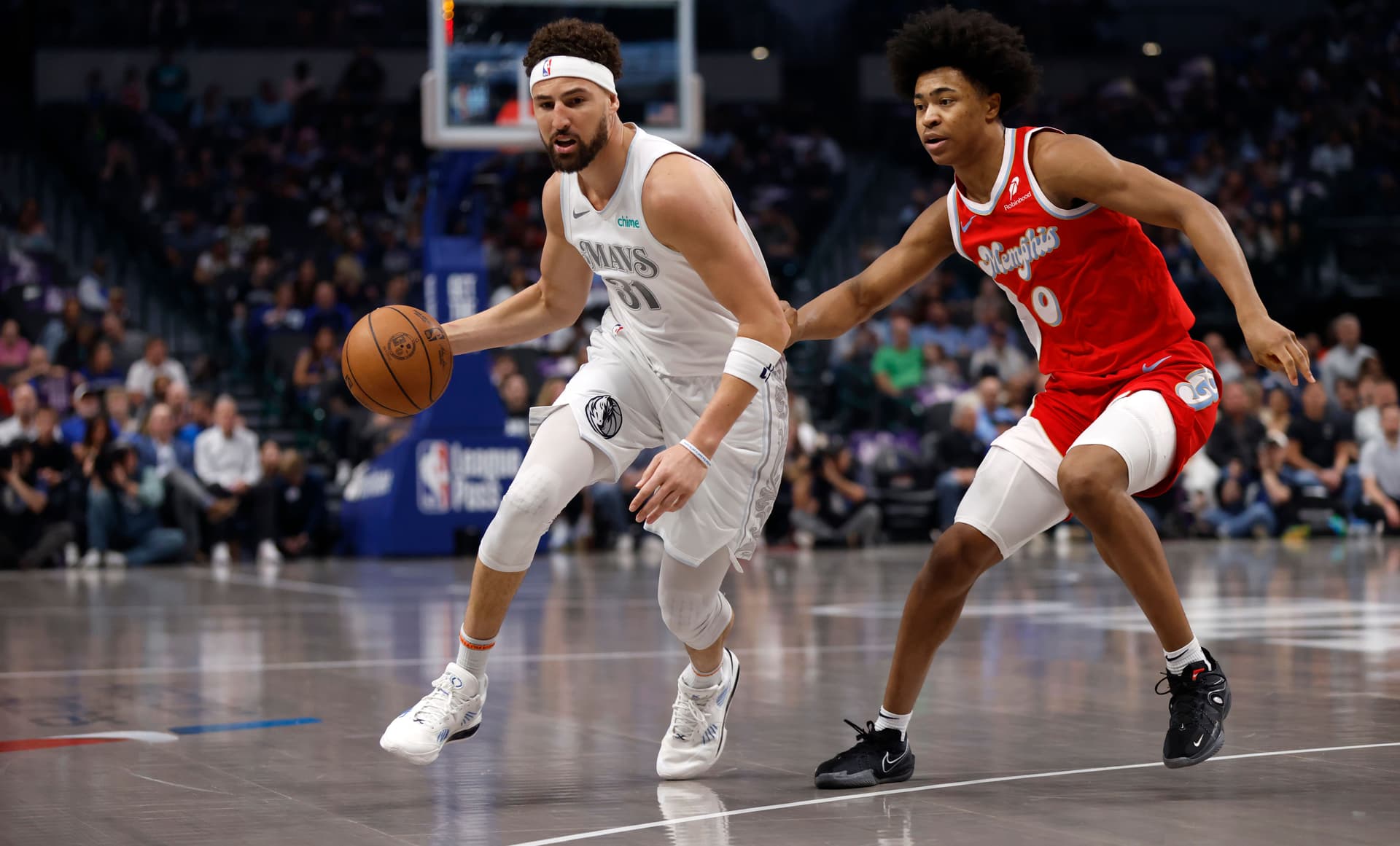 Klay Thompson and Jaylen Wells.jpg