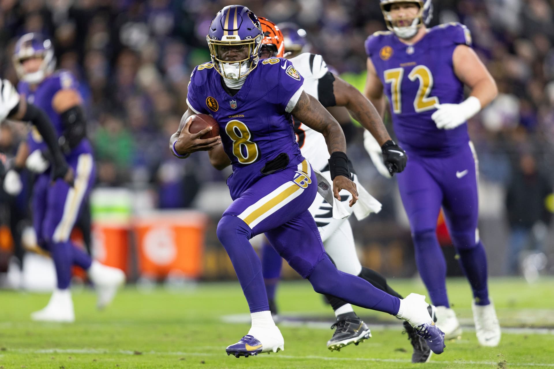 Baltimore Ravens quarterback Lamar Jackson (8) scrambles for a first down during game