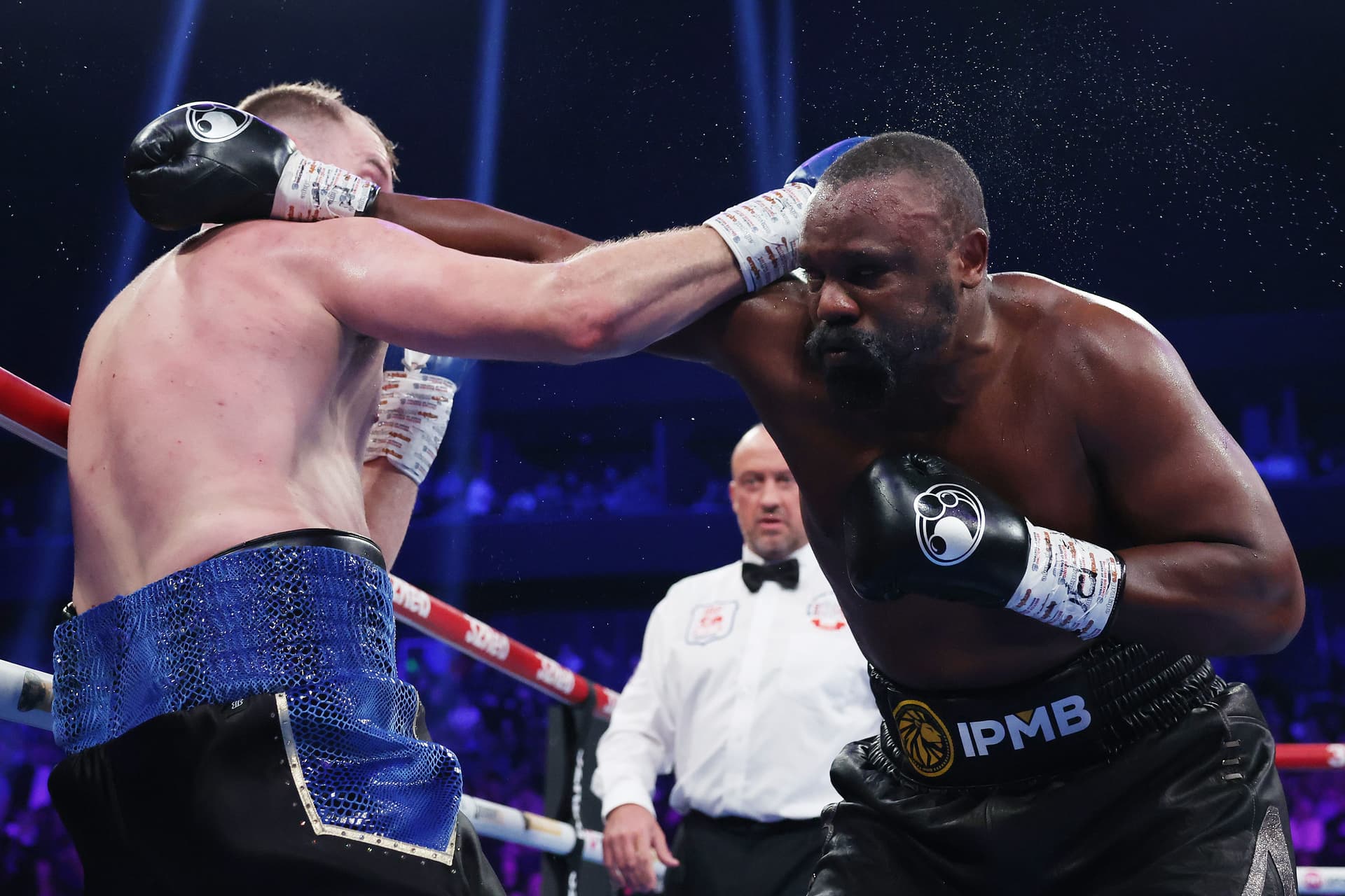 Derek Chisora punches Otto Wallin during the Heavyweight fight between Derek Chisora and Otto Wallin