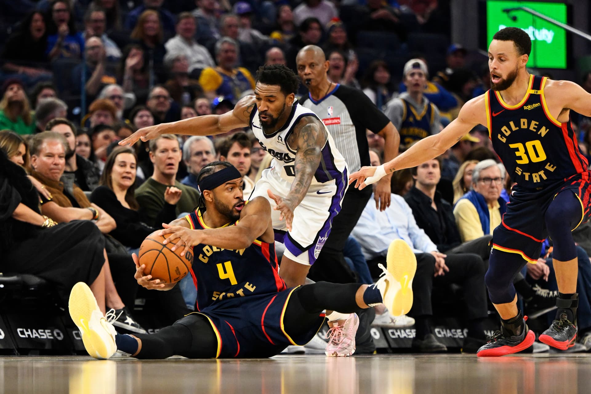 Moses Moody keeps the ball away from Malik Monk