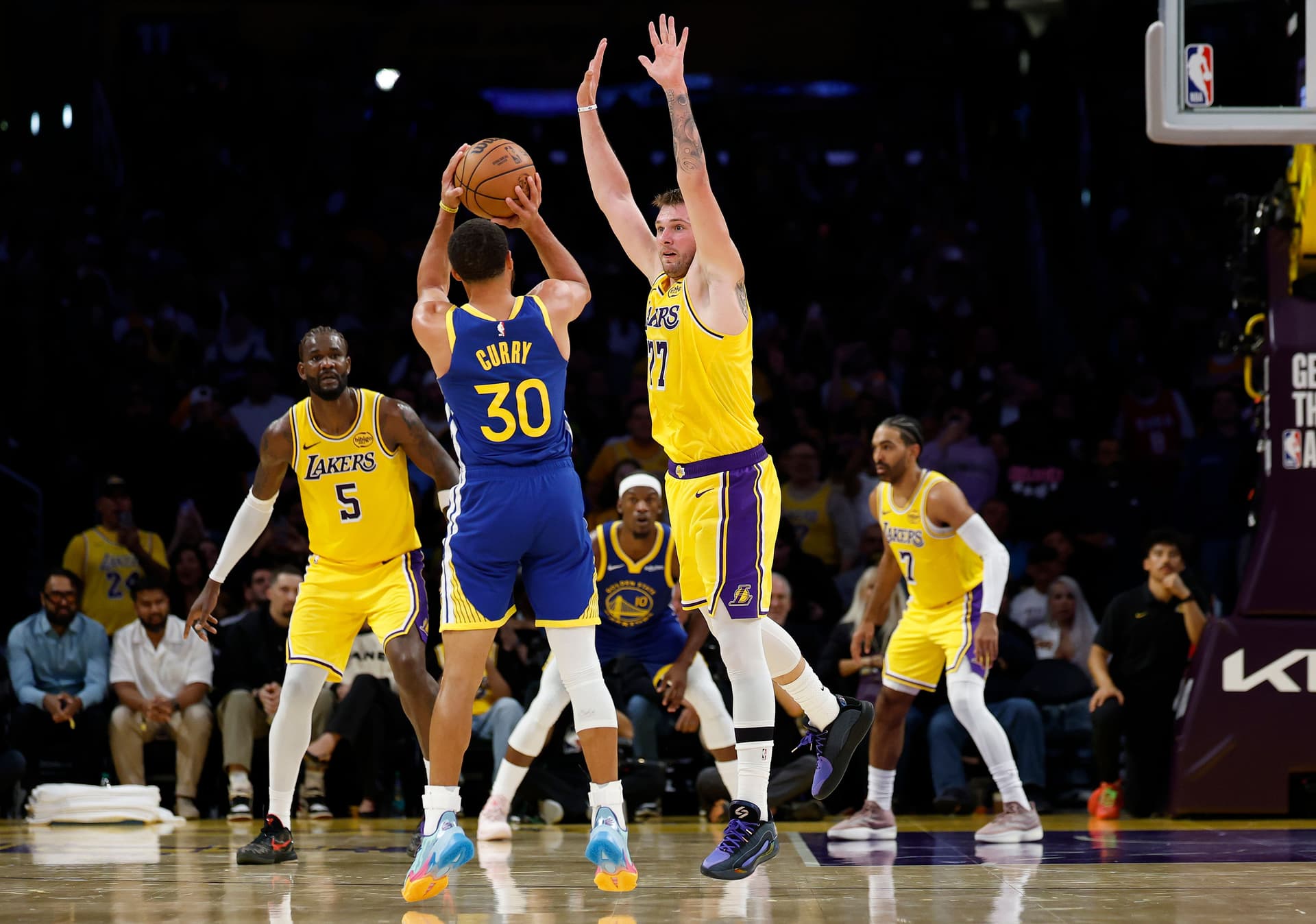 Stephen Curry #30 of the Golden State Warriors shoots the ball against Luka Doncic #77 of the Los Angeles Lakers